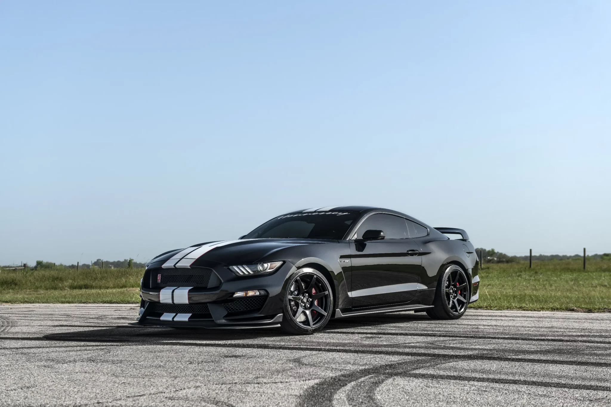 850 HP Mustang GT350 Thunders Around Track!